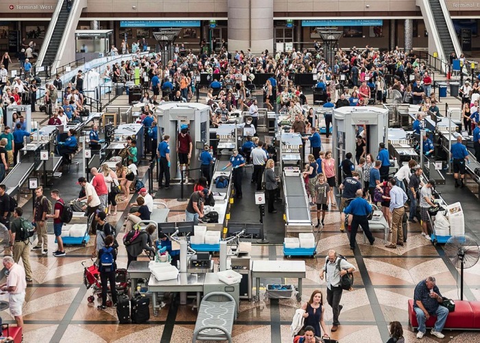 Tim-hieu-ve-may-quet-buc-xa-va-he-thong-an-ninh-san-bay-giup-kiem-soat-hanh-khach